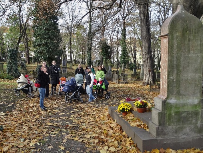 S kočárkem za historií Olšanských hřbitovů