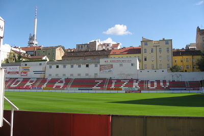 Stadion FKVŽ

Zdroj: https://commons.wikimedia.org/wiki/File:FK_Viktoria_%C5%BDi%C5%BEkov.jpg