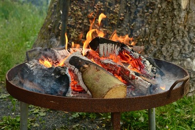 Stále platí zákaz rozdělávání ohně kvůli nebezpečí požárů