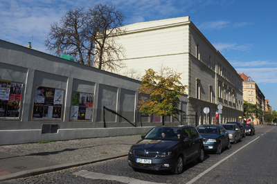 Lidé na trojce nejsou spokojení s novým systémem placeného stání 